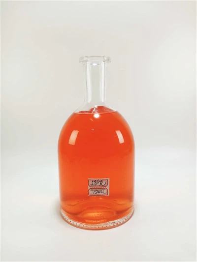 زجاجة زجاجية الأرواح الفودكا